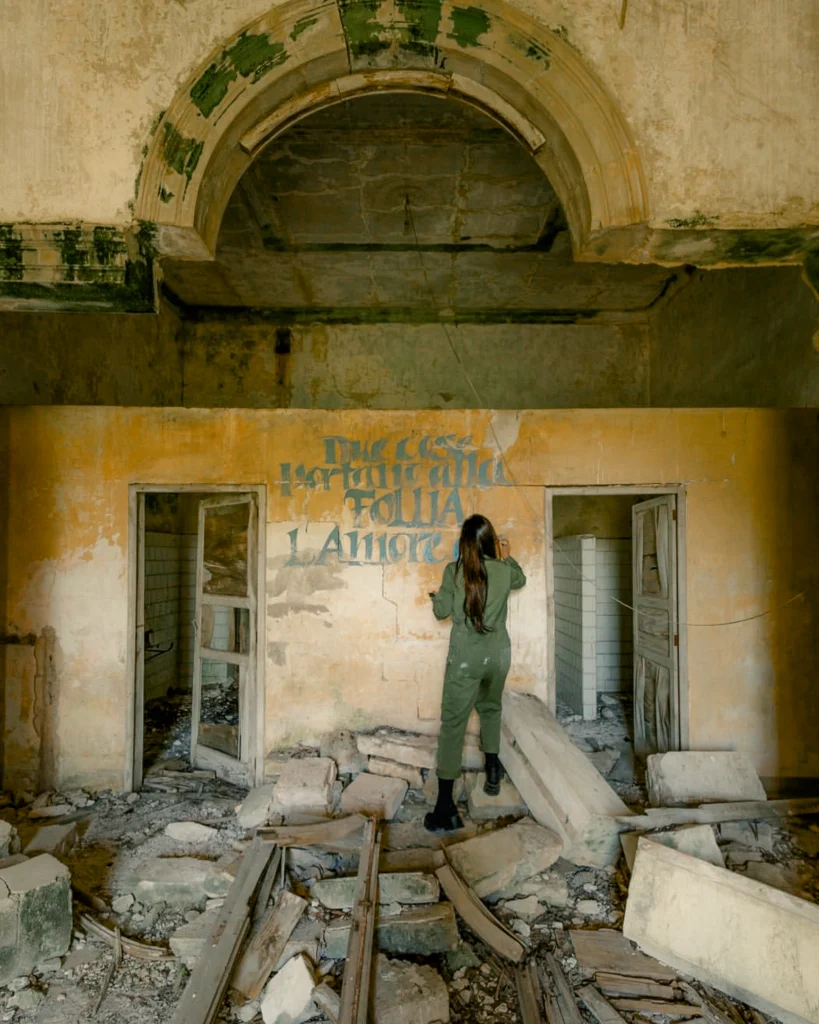 marta-lagna-urbex-salento-ospedale-psichiatrico-installazione