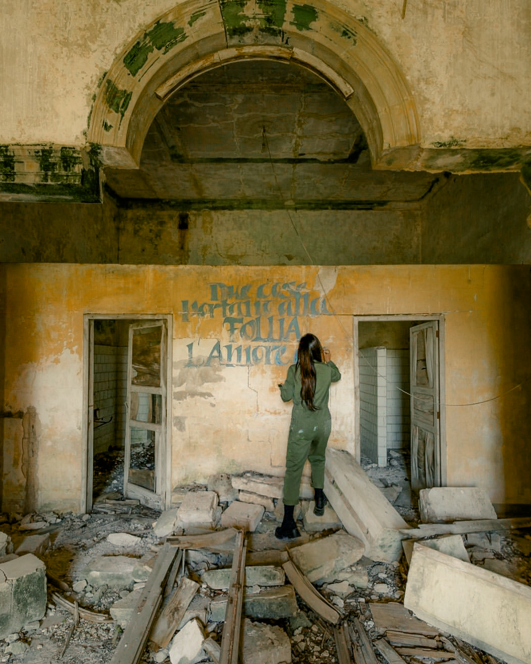 marta-lagna-urbex-salento-ospedale-psichiatrico-installazione